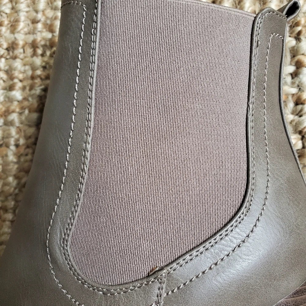 Tan color boots size 10 women's New with 3 inch high chunky heels by Lil…